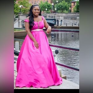 Off the shoulder dress with pockets